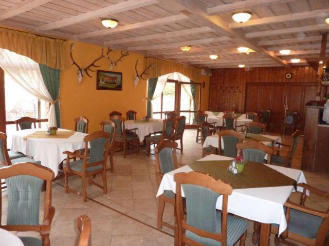 Bed and Breakfast Naspolya Panzio Es Etterem Bátaapáti Exterior foto